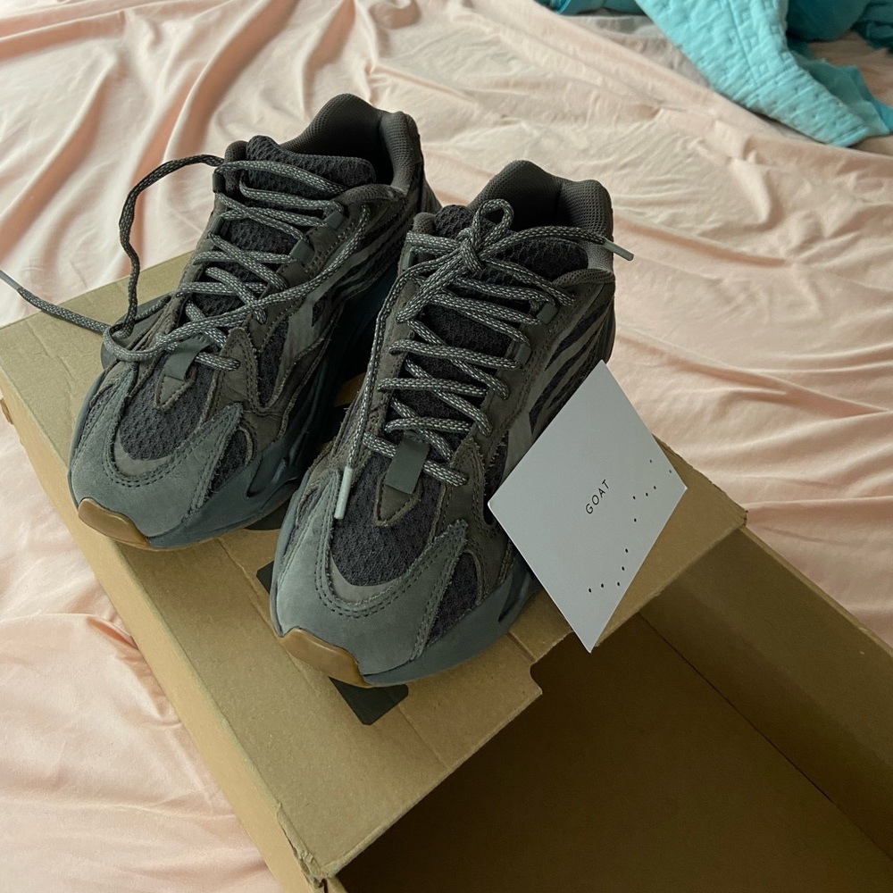 Yeezy 700 boost color way “ Geode”